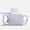 Womens Loop Camera Bag Botegaveneta kleine Intrecciato Leder Kreuzkörperbeutel Höhe 15,5 cm Breite 22 cm Tiefe 9 cm Riemen Tropfen 55 cm 3v23