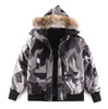 Designer di giacche invernali maschi giacche da puffer con cappuccio spesso doudoune goose cappotti mensole parka winters con vera pelliccia di lupo 012