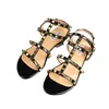 Sandals Summer Summer Flat Moda Moda Rivet Cabeça Coreana Confortável Grande Tamanho 35-43