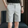 メンズショーツ2024ファッションサマーアイスシルクスーツ男性韓国の膝の長さショートパンツ男性ソリッドカラーポケットカジュアルk52