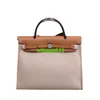 Trusted Luxury Totes Ky tyg handväska 2024 sommar ny vattentät duk med läderserie handväska messenger väska knapp skarvning flip b har logotyp hbjv95