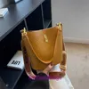 Factory Outlet Wholesale Selinss Bags para venda Este ano de versão popular de bolsas femininas verão Novas tiras de ombro largo com logotipo original