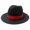 Fashion Outer Black Inner red Wool Felt Jazz Fedora Hats with Thin Belt Buckle Men Women Wide Brim Panama Trilby Cap 5658CM 240417