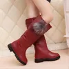 Botas de inverno apartamento da princesa usando sapatos pretos raquetes de neve vermelha e garotas à prova de esquisitos garotas