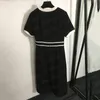 Kvinnors designers klänningar broderade brevkjolar lyxmode kort ärm klänning för dam