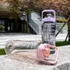 Butelki z wodą 2lplastyczną przezroczystą kubek przenośna butelka o dużej pojemności z słomką odpowiednią do treningu fitnessu sportowego na świeżym powietrzu