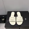 2024 NOWOŚĆ MULE STUPPLERS SANDAL SANTALE Flat Summer Beach Womens Buxurys Mens Basen Designer Sandał Sandał Mule Travel Girl Slowers Man Booper Gift