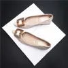 Frauen Sommerschuhe weißer spitzer Zehenschuhe für Frau 2023 mit Kristallen Mokassins Strass Low Heel Elegant Diamond Schuh