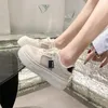 Scarpe casual mesh traspirante per piccole donne bianche primaverili e estate versatili spesse scarpe da ginnastica ad alta altezza