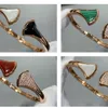 Lätt lyx 18K Rose Gold Armband Liten kjolarmband Designer Female Diamond Fan Shaped Designer Jewelry Women Diva Green Malachite Versatile Charm Armband