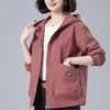 Women With Big pockets Windbreaker Middle-Aged Mothers Hooded Short Jacket Womens Spring Autumn Loose Outwear S-5XL 240415