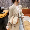 Bag Frau 2024 Luxusdesignerin High -Kapazitäts -Marke Leder -Fell -Dekoration Fein Fashion Sattel Crossbody Schulterhandtasche