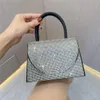 Sac à main de concepteur de luxe Sac à bandoulière pour femmes en cristal Perles métalliques étincelantes Sac à ouvertures de sous-bras en diamant Crossbody Foot's Wallet Luxury Shopping 102