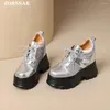 Casual Shoes 2024 äkta läder kvinnors silver skateboard sneakers plattform dold kil luftmask ihålig andningsbar
