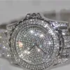 Armbandsur Ny topp lyxig full diamantklocka för kvinnor elegant märke kvarts stålklockor damer zirkon kristall mode armbandsur klocka D240417