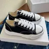 Chaussures de designer mmy Maison Mihara Yasuhiro Shoe Low Cut Sneakers Massage à lacets Toe Boe Black Blanc Sneakers EU36-45 Avec Box 556