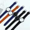 손목 시계 새로운 패션 여성 시계 시계 시계 레이디스 가죽 벨트 간단한 디지털 쿼츠 reloj mujer d240417