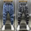 Vidh Herrens jeans Elastiska midja Mensar Drawstring Denim Cargo Pants with Pockets Solid Color Harem Byxor för vårens höst D240417