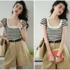 Kvinnors T -skjortor Summer Kinted Shirt Fashionable Square Collar Thin Crop Top Chic Striped Tee