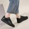 Casual schoenen 2024 Dames platte bodem sneakers modieuze en ademende sport lichtgewicht wandelende vrouwen