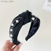 Headbands AISHG Fabric Solid Color Knotted Hairband Women Korean Elegant Style Pearl Crush Diamond Headband Fashion Girls Hair Accessories Y240417