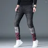 Herren Jeans vier Jahreszeiten Herbst Winter Mode bestickte dünne Persönlichkeit trendy und dünn aussehende schwarze lange Hosen