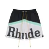 Rhude American Fashion العلامة التجارية الجديدة والنساء النقيض من اللون المتناقضة خطاب المرقعة طباعة شورت تجفيف سريع تجفيف سريع للصيف