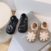 Zomer kinderen sandalen voor meisjes schattige bloemenprinsesschoenen zachte zool uitgehakte peuter baby sandalen 21-30 240416