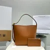 Le nouveau design de sac à godet à boucle est un sac à provisions simple et à la mode