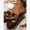 2024 여름 패션 여성 Baotou Sandals 캐주얼 야외 슬리퍼는 Flatform 여성 신발 외부에서 금속 버클을 착용합니다 43 240402