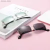 Lunettes de soleil Fashion Pink Purple Square Sunglasses For Women Brand Designer Retro Sun Glasses Femme RECTANGE LENS VINTAGE SNIEUX LOCLASSES DE SUMBRE Y240416