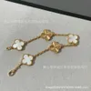 Brand charme van versão alta versão Fritillaria Bracelet Feminino Design de multidão a laser Rose Powder 18K Fashion Light Luxury Lote V