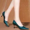 レディースサマーフットウェアダイヤモンドパンプス女性のための靴