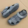 Sandals Chaussures de plage de bonne qualité des hommes Men d'été respirant de style britannique mâle romain grand taille 48