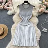 Sommerstrick sexy Gurtkleid Frauen Panzer Elatische Taille Körperkonsumse weibliche Strand Rückenfreies langes Kleid 240415