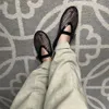 Дизайнерские сандалии женщины каблук гаудинг ниша ала сетка сетка сетка для ремня ремня балетные туфли женская плоская туфли выпаривана Мэри Джейн.