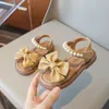 Zomer kinderen sandalen voor meisjes elegante parel bowknot mode veelzijdige zoete kinderen causaal feest bruiloft flats strandschoenen 240416