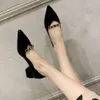 Chaussures pour la femme 2023 Toches de chaussures d'été à orteils Les talons carrés avec un glissement de bureau vert moyen sur la tendance de style coréen 39 Y2K