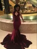 2024 abiti da sera sirena di Burgundy Velvet Sexy Halter immergere a v Ruffles Lunghezza senza maniche pavimenti più size abito da ballo da ballo formale personalizzato formale personalizzato