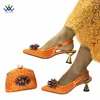 Zapatos de vestir de color naranja Toe puntiagudo de alta calidad Tacón cómodo juego de bolsas a juego para la boda sexy de damas