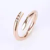 Luxury Classic Nail Ring Designer Ring Fashion Unisexe Cuff Ring Couple Bangle Gold Ring Jewelry pour la Saint-Valentin Tailles 5-11