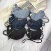 Bolsas de ombro sacas sacos de pano de cowboy para feminino novo 2023 Diamond Grid Chain Crossbody Niche de verão casual versátil lua H240417