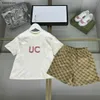 Neue Baby-Tracksanzuiten minimalistisches Design kurzärmeliger Anzug Kinder Designer Kleidung Größe 100-150 cm gestickte Logo-T-Shirts und Shorts 24APRIL