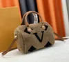 Женские дизайнерские сумки сумки роскоши плюшевая пушистая сумочка Классическая цветочная сумка с поперечным качеством