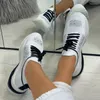 Chaussures décontractées 2024 Fashion Footwear femelles Vulcanisé pour les femmes Light Sneakers Lace Up Up Tricoting Breatable Mesh Dames Flat