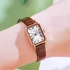 Montre-bracelets Fashion Rectangle Quartz Wrist Watch For Women Luxury Marque Roman Dial en cuir 30m Résistance Water Resistance Matchs Horloge D240417