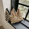 Les femmes d'été de gauche tissent le sac fourre-tout en paille dans les sacs de voyage à la main Highcapacity Handbag 240326