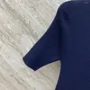 Kadın Tişörtleri Üst düzey İnce Uygun Kısa Knapılı Örme Kazak tam esnekliğe sahip hassas hafif ve konforlu bir dokuya sahiptir