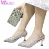 Chaussures habillées 2024 INS Italien Femmes and Bag assorties dans Royal Blue Color Special Hollow Out Design for Wedding Party