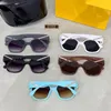 Designer Womans Occhiali da sole Occhiali da sole di lusso Sole Glass di alta qualità 5 colori Opzione 2024